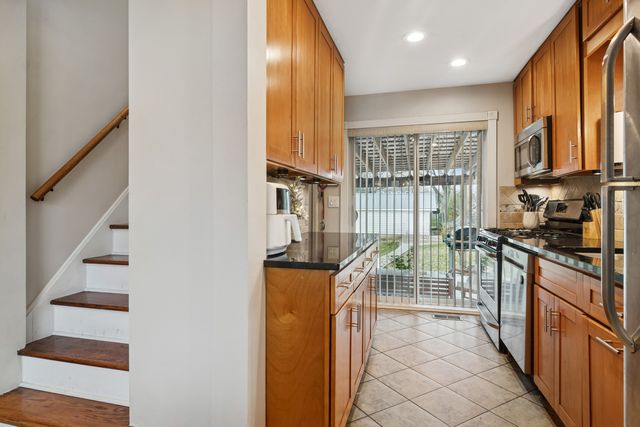 102 S ASHLAND Avenue, Palatine, IL 60074