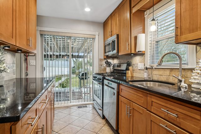 102 S ASHLAND Avenue, Palatine, IL 60074