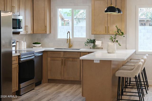 7946 W COOLIDGE Street, Phoenix, AZ 85033