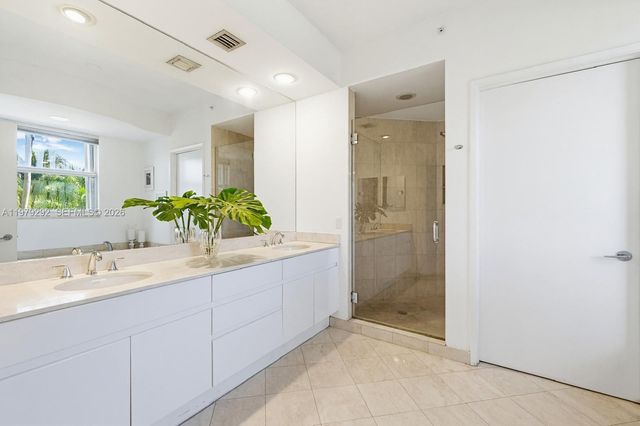 701 Crandon Blvd 302, Key Biscayne, FL 33149