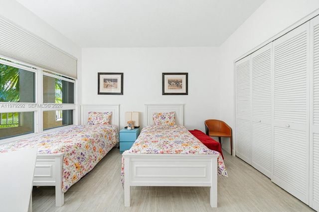 701 Crandon Blvd 302, Key Biscayne, FL 33149