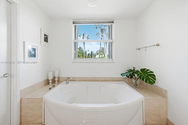 701 Crandon Blvd 302, Key Biscayne, FL 33149