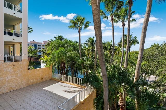 701 Crandon Blvd 302, Key Biscayne, FL 33149