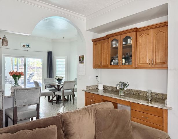 6326 N QUEENSWAY DR, Temple Terrace, FL 33617