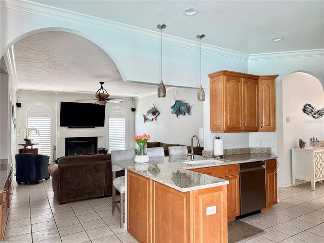 6326 N QUEENSWAY DR, Temple Terrace, FL 33617