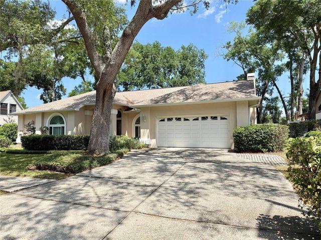 6326 N QUEENSWAY DR, Temple Terrace, FL 33617