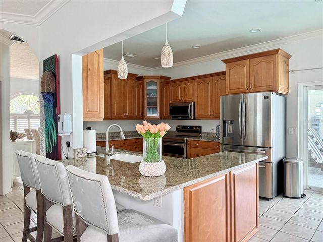 6326 N QUEENSWAY DR, Temple Terrace, FL 33617