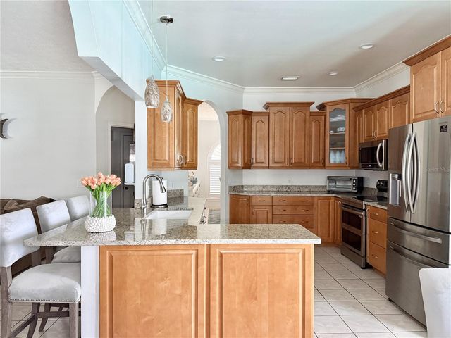 6326 N QUEENSWAY DR, Temple Terrace, FL 33617