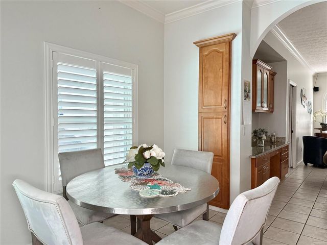 6326 N QUEENSWAY DR, Temple Terrace, FL 33617