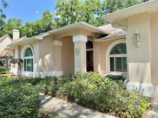 6326 N QUEENSWAY DR, Temple Terrace, FL 33617