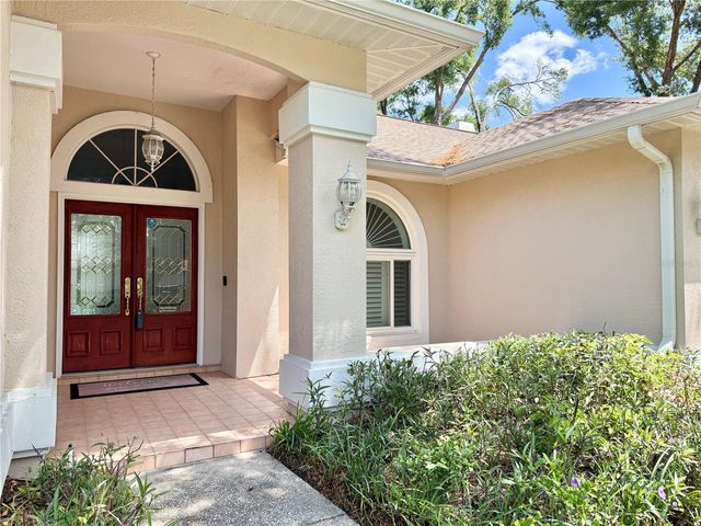 6326 N QUEENSWAY DR, Temple Terrace, FL 33617