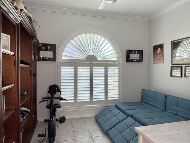 6326 N QUEENSWAY DR, Temple Terrace, FL 33617