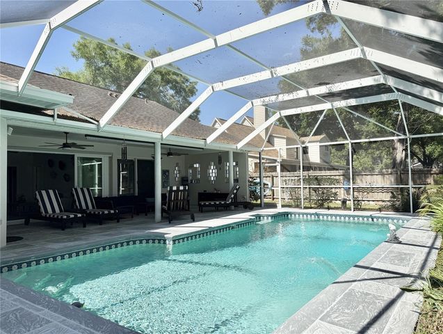 6326 N QUEENSWAY DR, Temple Terrace, FL 33617