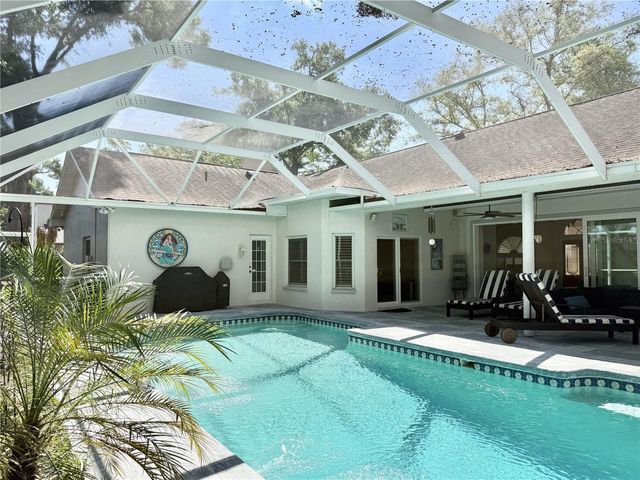 6326 N QUEENSWAY DR, Temple Terrace, FL 33617