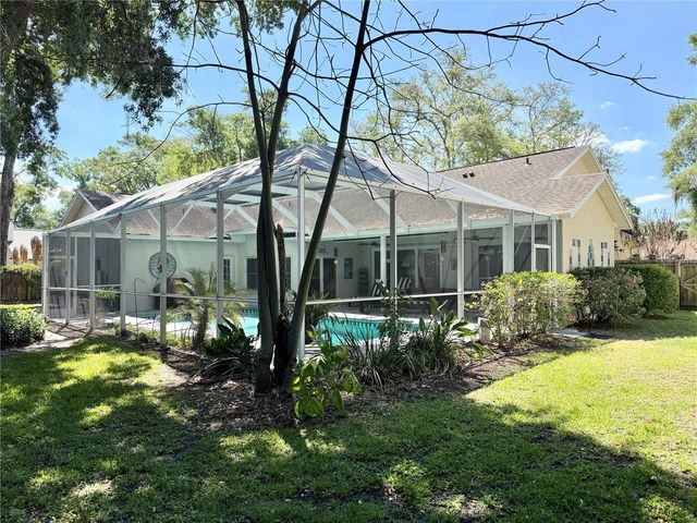 6326 N QUEENSWAY DR, Temple Terrace, FL 33617