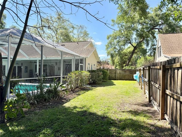 6326 N QUEENSWAY DR, Temple Terrace, FL 33617