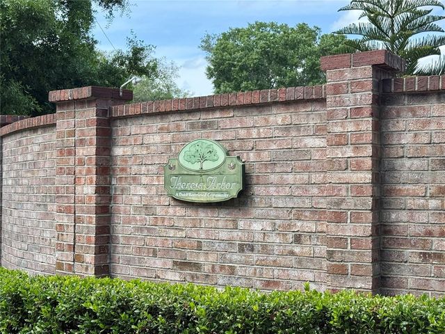 6326 N QUEENSWAY DR, Temple Terrace, FL 33617