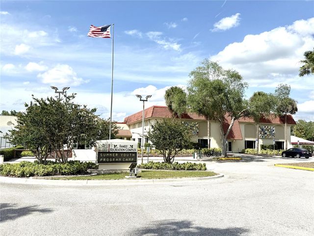 6326 N QUEENSWAY DR, Temple Terrace, FL 33617