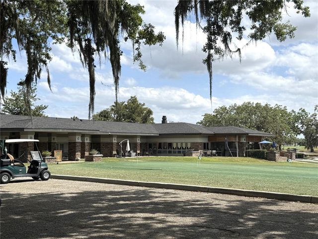 6326 N QUEENSWAY DR, Temple Terrace, FL 33617