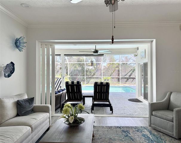 6326 N QUEENSWAY DR, Temple Terrace, FL 33617