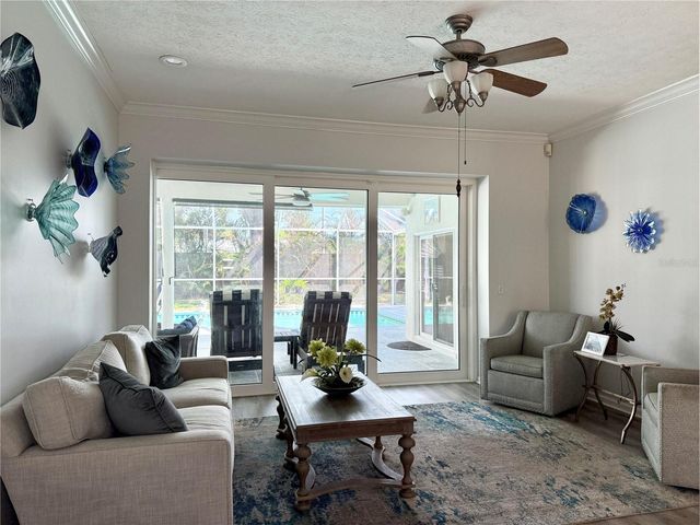 6326 N QUEENSWAY DR, Temple Terrace, FL 33617