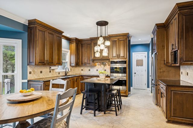 9455 Foothills Dr, Brentwood, TN 37027