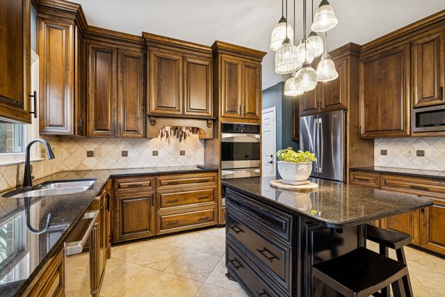 9455 Foothills Dr, Brentwood, TN 37027