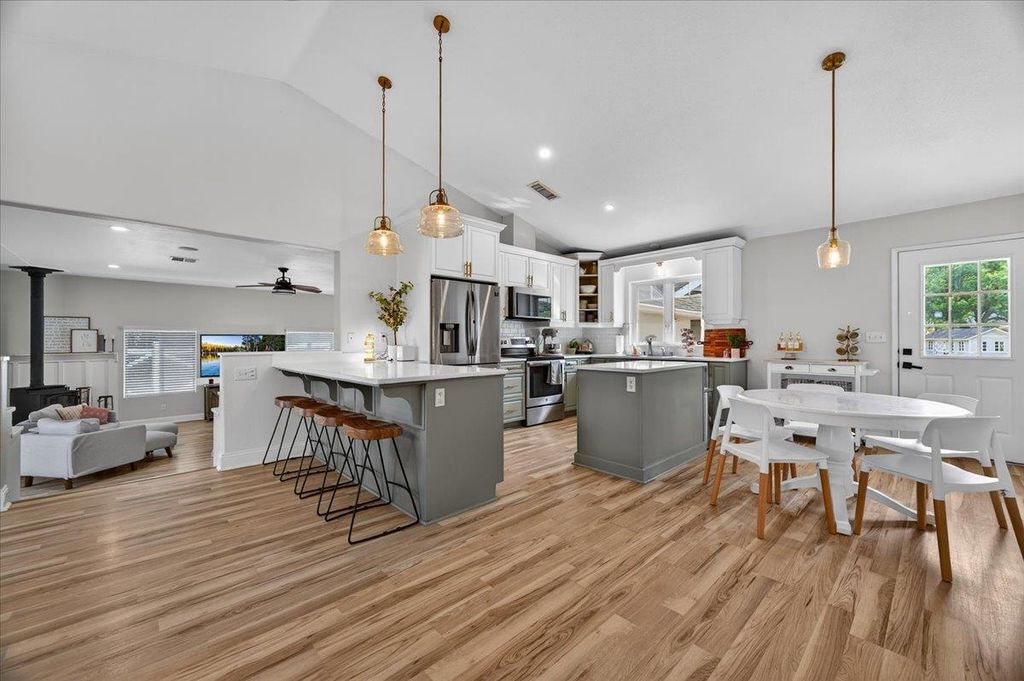 Image 12 of property listing at 35073 Auberry Road, Auberry, CA 93602