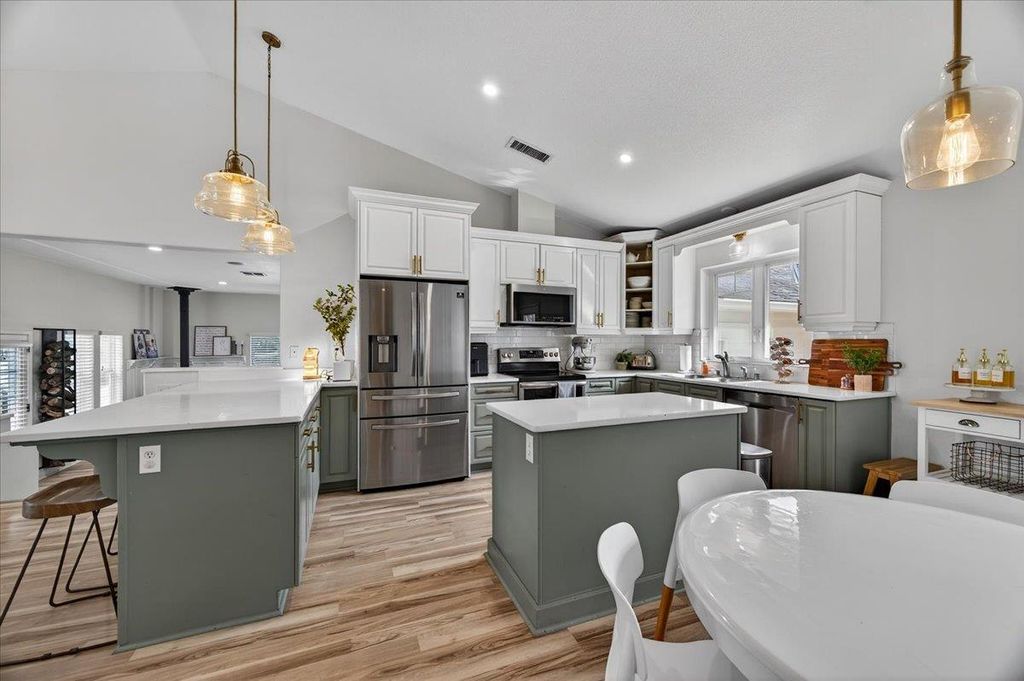 Image 17 of property listing at 35073 Auberry Road, Auberry, CA 93602