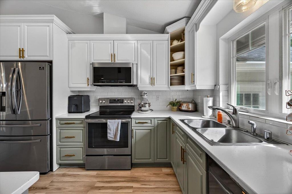 Image 19 of property listing at 35073 Auberry Road, Auberry, CA 93602