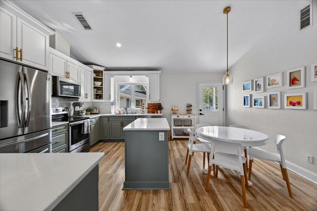 Image 22 of property listing at 35073 Auberry Road, Auberry, CA 93602