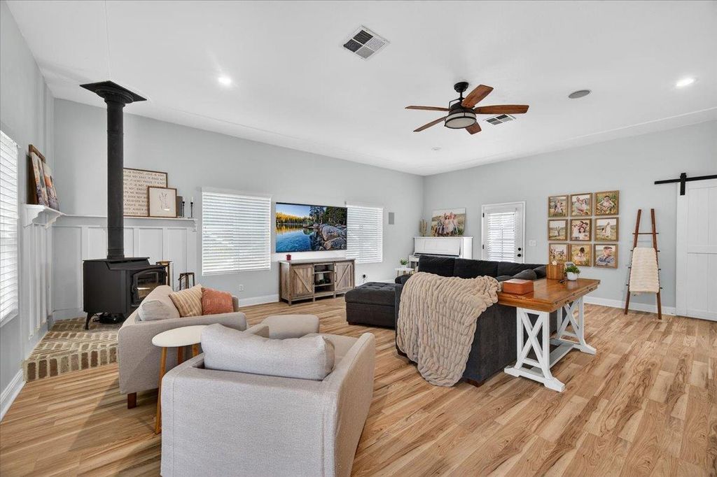 Image 23 of property listing at 35073 Auberry Road, Auberry, CA 93602