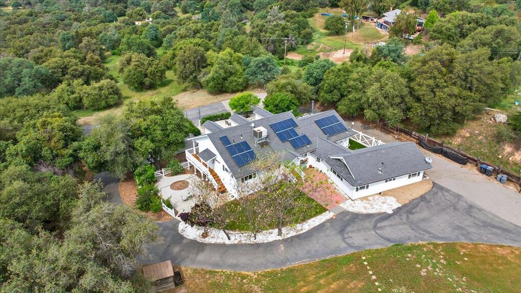 Image 5 of property listing at 35073 Auberry Road, Auberry, CA 93602