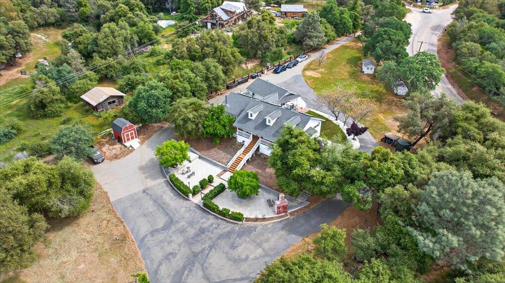 Image 7 of property listing at 35073 Auberry Road, Auberry, CA 93602