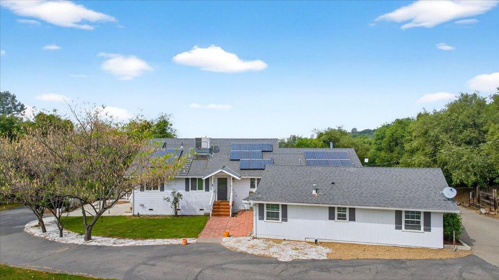 Image 9 of property listing at 35073 Auberry Road, Auberry, CA 93602