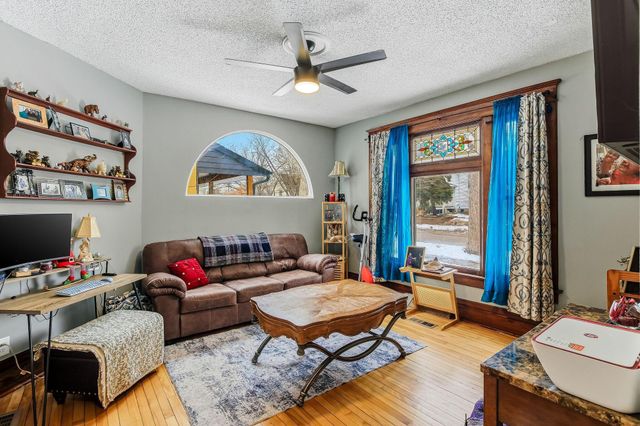 832 Armstrong Avenue, Saint Paul, MN 55102