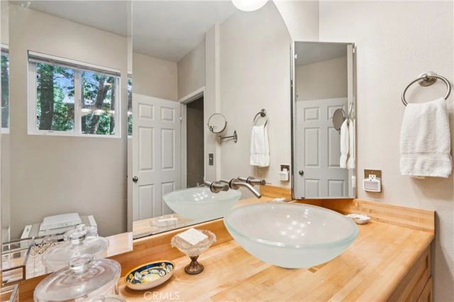 111 Grizzly, Lake Arrowhead, CA 92317