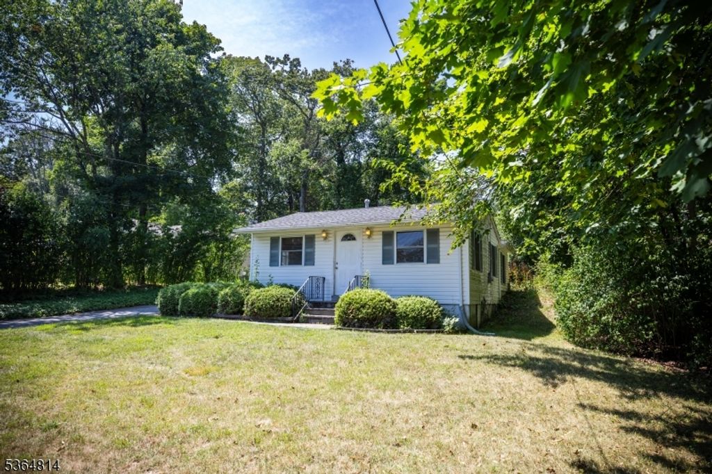 28 Virginia Ave, Jefferson Twp., NJ 07849
