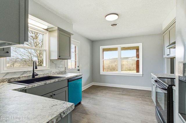 3076 W River Rd, Taylorsville, KY 40071