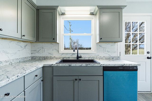 3076 W River Rd, Taylorsville, KY 40071