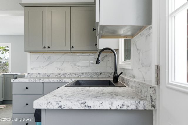 3076 W River Rd, Taylorsville, KY 40071