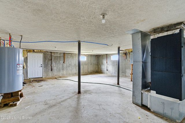 3076 W River Rd, Taylorsville, KY 40071