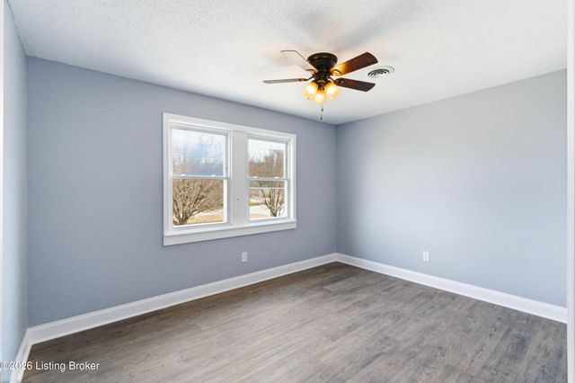 3076 W River Rd, Taylorsville, KY 40071