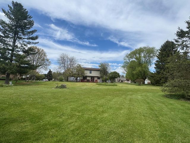 W354N5766 Lisbon ROAD, Oconomowoc, WI 53066