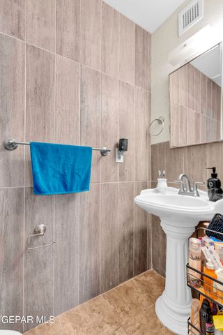 2104 PORTLAND Avenue, El Paso, TX 79930