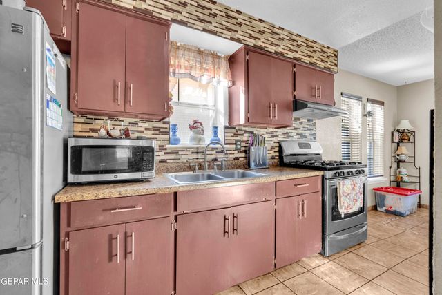 2104 PORTLAND Avenue, El Paso, TX 79930