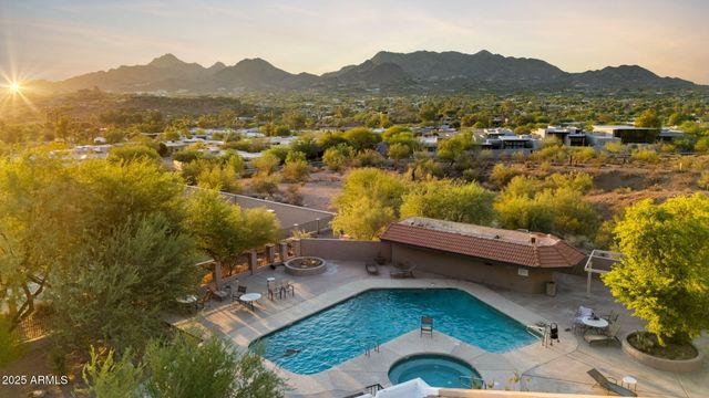 5905 N ECHO CANYON Lane, Phoenix, AZ 85018