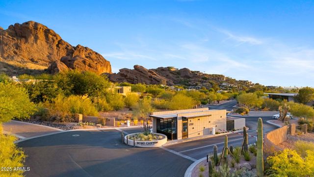 5905 N ECHO CANYON Lane, Phoenix, AZ 85018