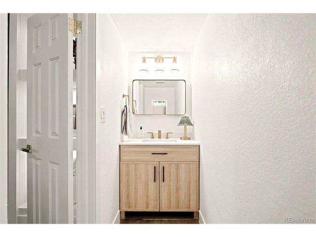 6847 S Magnolia Ct, Centennial, CO 80112