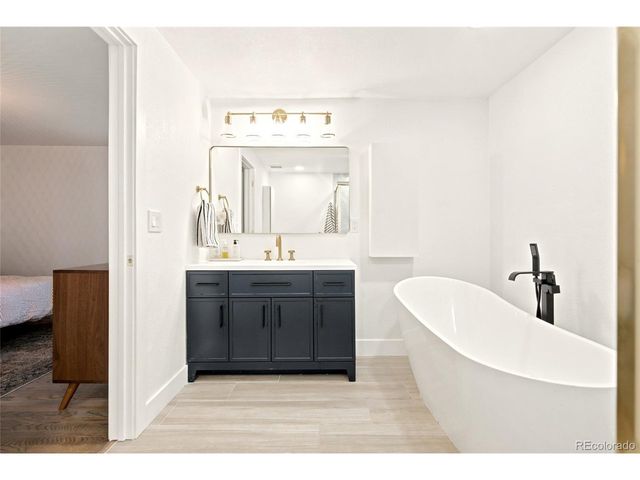 6847 S Magnolia Ct, Centennial, CO 80112
